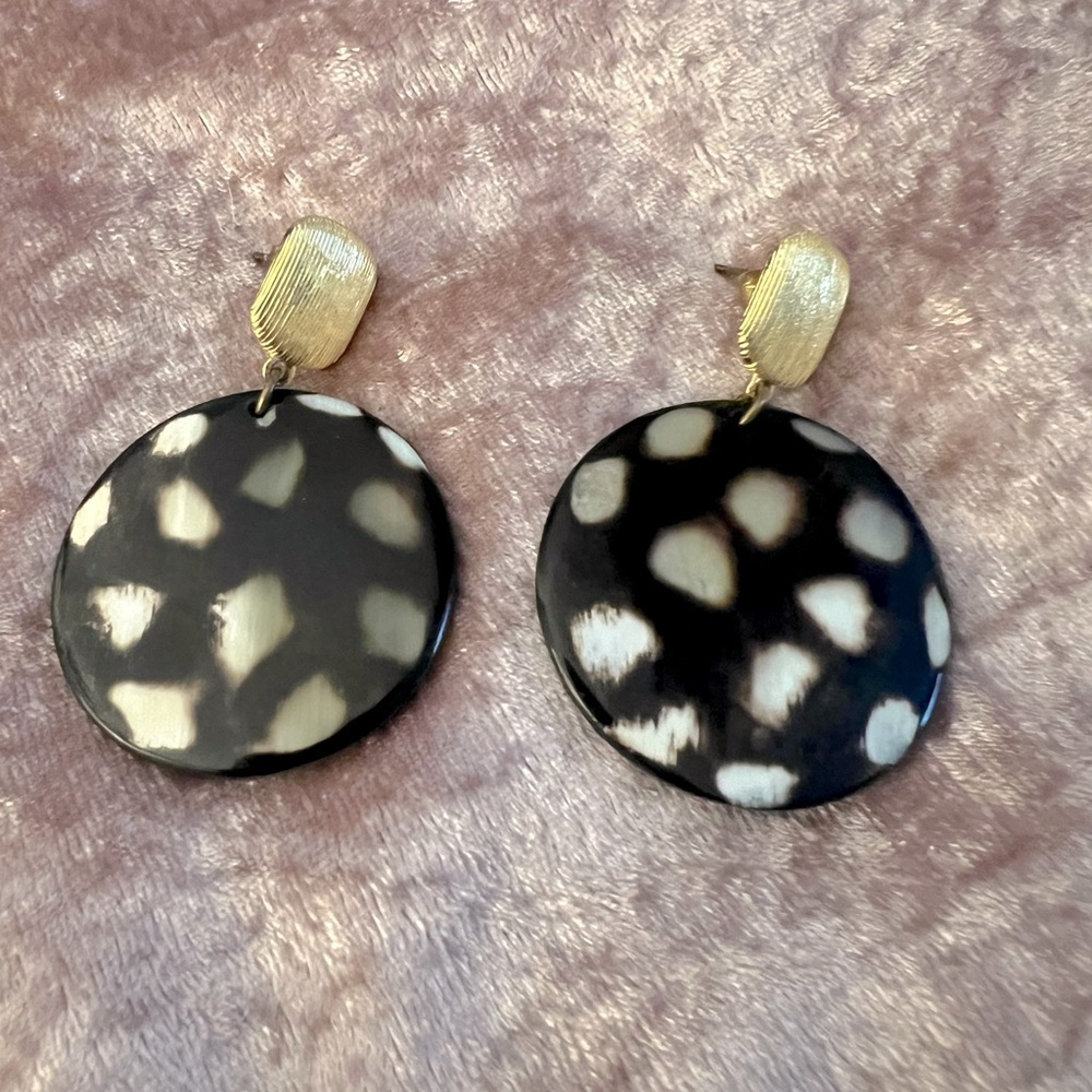 Nest Jewelry Spotted Horn Disc Earrings